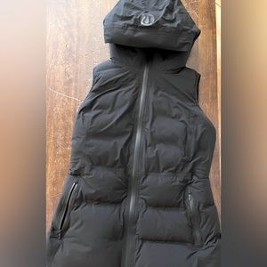Lululemon: Black Down Vest Sz 10 Sleet Street LIKE NEW
